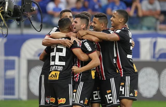 São Paulo mostrou contra o Cruzeiro que nem desfalques mudam sua característica