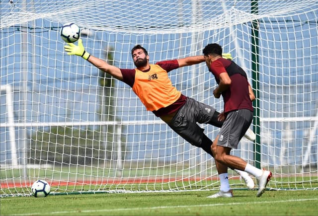 Alisson mostrou qualidade no primeiro treino