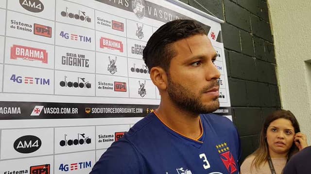 Henríquez na coletiva do Vasco desta quinta-feira. Confira a seguir outras imagens na galeria do LANCE!