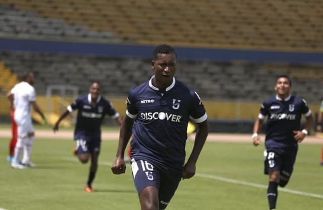 O atacante Jhon Cifuente, da Universidad Católica de Quito, mostrou empolgação com a possibilidade de ir para o Santos, mas o dirigente do clube equatoriano, Miguel Almeida, tratou de esfriar o caso. 'Até o momento não chegou a mim