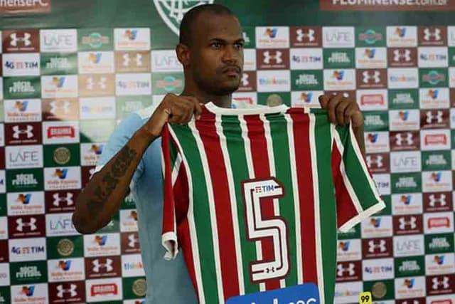 Airton, volante do Fluminense