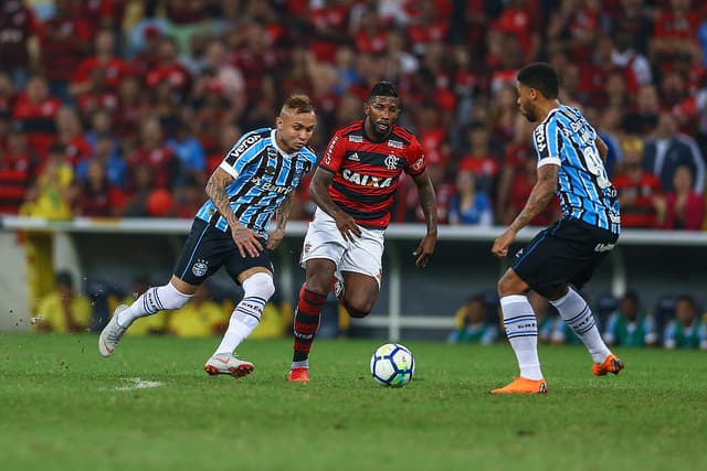 O Grêmio tentou, criou chances, mas não conseguiu sair do Maracanã com um resultado positivo graças a um gol de Éverton Ribeiro, que classificou o Flamengo para as semifinais da Copa do Brasil. Pelo lado do tricolor gaúcho, Éverton e Luan ficaram abaixo do que sempre mostram. O L! deu as notas (Por Sergio Santana - sergiosantana@lancenet.com.br)