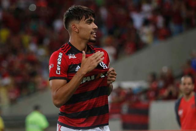 Paquetá comemorando pelo Flamengo