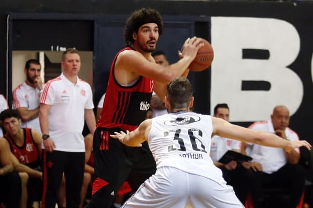 Flamengo e Botafogo pelo Estadual de Basquete