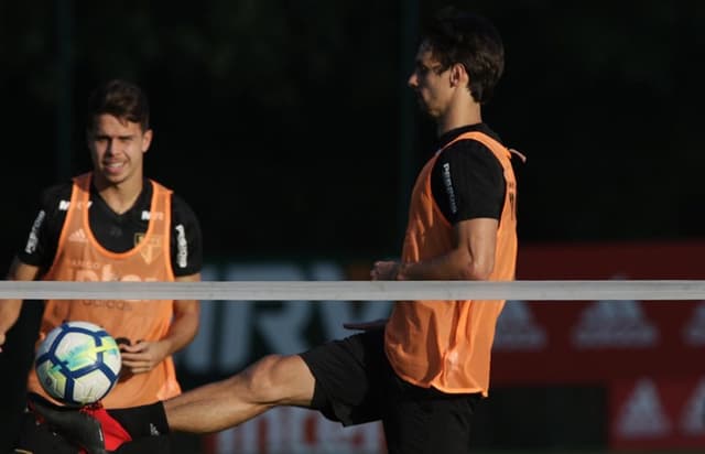 Rodrigo Caio não entra em campo desde 22 de abril, quando machucou o pé esquerdo