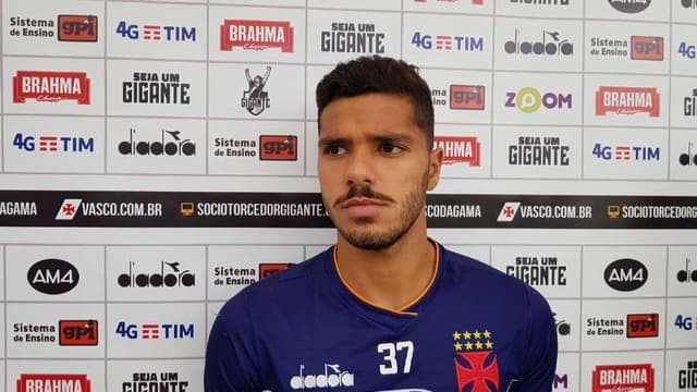 Henrique durante entrevista coletiva do Vasco no CT do Almirante. Confira a seguir a galeria especial do LANCE!