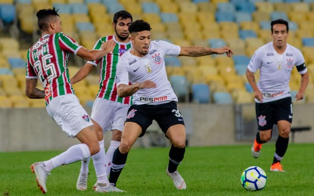 O Corinthians não teve uma boa atuação contra o Fluminense e perdeu por 1 a 0, no Maracanã, pela 20ª rodada do Brasileirão. Romero foi expulso ainda no primeiro tempo, e apenas Cássio se salvou. Veja as notas abaixo (por Guilherme Amaro):