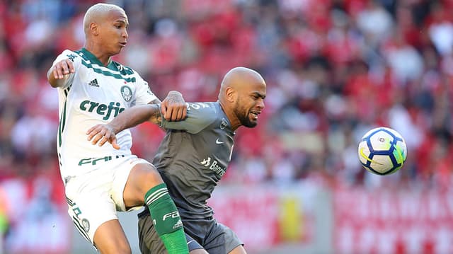 O Palmeiras segurou um empate por 0 a 0 contra o internacional, no Beira-Rio e entra no G4 do Brasileirão. Felipão escalou uma equipe quase toda reserva e mais uma vez mostrou a força do elenco. Destaque para o volante Thiago Santos, que acertou tudo e para o goleiro Weverton, que fez duas grandes defesas. Confira as notas (notas por Vitor Chicarolli)