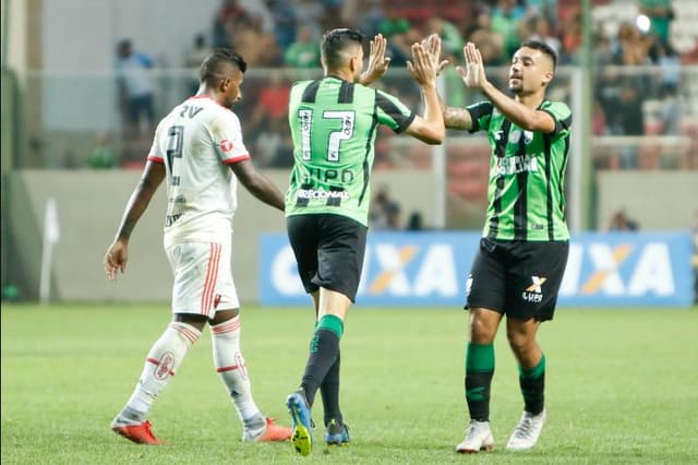 1º lugar - América-MG - 4 pontos ganhos - 4 gols marcados e 2 sofridos: saldo 2<br>​