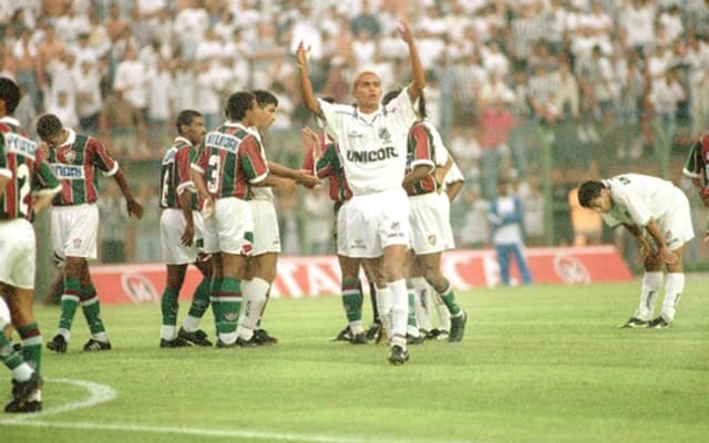 Santos 5 x 2 Fluminense em 1995, no Pacaembu.