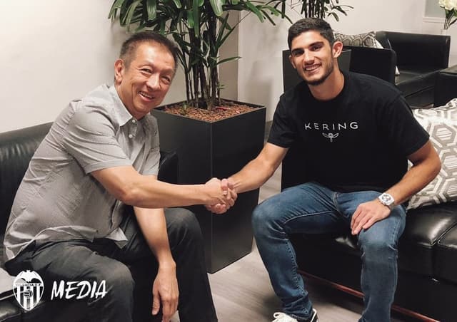 Gonçalo Guedes de volta ao Valencia