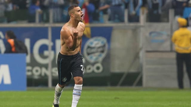 Gremio vence o Estudiantes nos pênaltis e avança na Libertadores: veja as imagens da partida