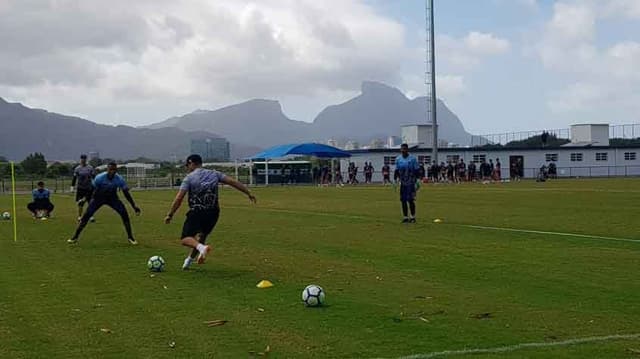 Treino do Vasco no Clube da Aeronáutica na manhã desta quarta-feira. Confira a seguir a galeria especial do LANCE!