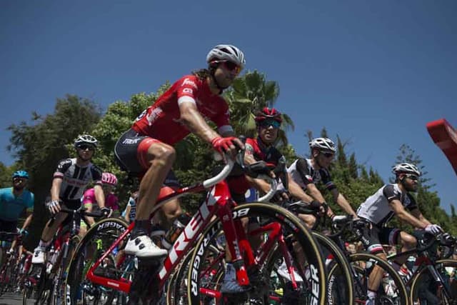 Alessandro de Marchi, italiano da BMC, venceu nesta quarta-feira a etapa 11 da Volta da Espanha. Desgarrando-se do pelotão, ele recebeu a pressão do colombiano Jonathan Restrepo (Katusha), mas abriu boa vantagem nos quilômetros finais. O italiano Franco Pelizotti (Bahrain) foi o terceiro colocado. <br><br>Veja mais belas imagens da Volta da Espanha!