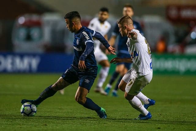 Santos empatou em 0 a 0 contra o Grêmio, na noite desta quinta-feira, no Pacaembu, pela 23ª rodada do Campeonato Brasileiro. Robson Bambu foi o destaque do Peixe contra o Tricolor.