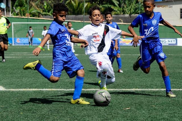 Vasco Sub-9 no Festbolin na rodada anterior, com o uniforme que deveria ter chegado neste sábado. Veja galeria