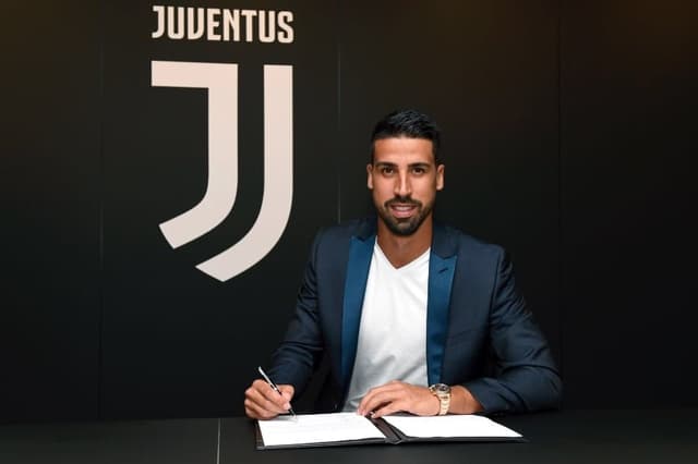 Khedira renova com a Juve