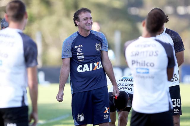 Cuca chegou ao Santos em 30 de julho e, desde então, time apresentou expressiva melhora na temporada