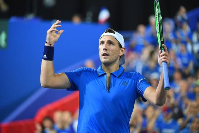 Lucas Pouille chama torcida durante duelo contra Roberto Bautista Agut em Lille