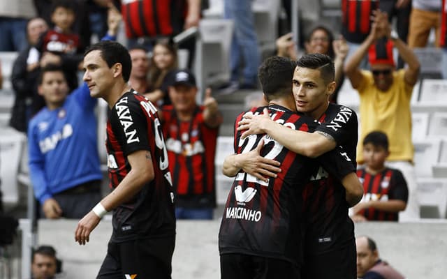 Atlético-PR 3 x 1 Fluminense: as imagens da partida