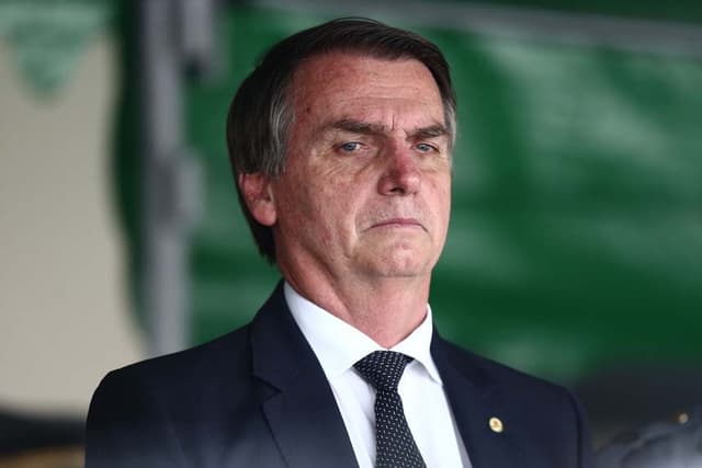 Eleito presidente do Brasil nas eleições realizadas neste domingo, Jair Bolsonaro assumirá o cargo no dia 1º de janeiro de 2019. Militar da reserva e&nbsp;formado na Escola de Educação Física do Exército.&nbsp;Bolsonaro&nbsp;é torcedor do Palmeiras, em São Paulo, e do Botafogo, no Rio de Janeiro. O novo presidente eleito do Brasil, inclusive, já foi visto em jogos dos dois clubes.