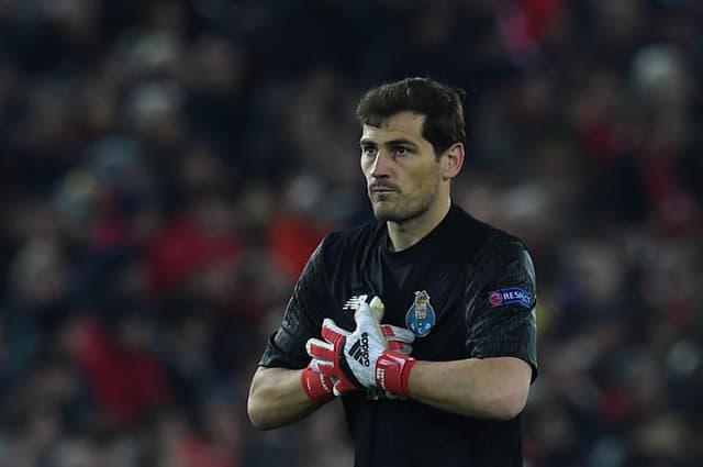 O goleiro Iker Casillas, que defende o Porto atualmente, atingiu uma marca histórica nesta terça-feira. Ao entrar em campo no empate do time português com o Schalke, por 1 a 1, ele se tornou o primeiro jogador a disputar 20 edições da Liga dos Campeões.<br><br>A seguir, confira os atletas com mais participações na Champions no currículo!