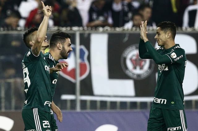 O Palmeiras alcançou sua quinta vitória em cinco jogos fora de casa nesta Libertadores, e, como tem ocorrido frequentemente na competição, o destaque foi Bruno Henrique na vitória por 2 a 0 sobre o Colo-Colo, nesta quinta-feira, no Chile, na ida das quartas de final. O volante e capitão fez o primeiro gol e comandou as ações em um grande resultado - Por William Correia (williamcorreia@lancenet.com.br)