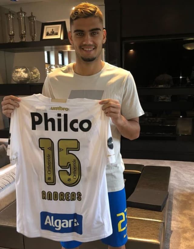 Andreas Pereira com a camisa do Santos