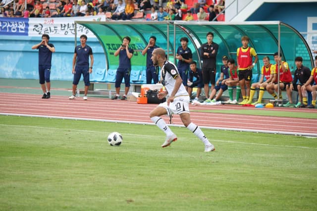 Paulinho - Atualmente na Coreia do Sul