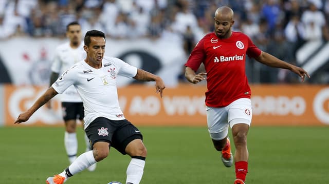 O Internacional enfrentou o Corinthians em Itaquera neste domingo e deixou a Arena alvinegra com apenas um ponto, após o empate por 1 a 1. A equipe de Odair Hellmann saiu na frente com Leandro Damião, mas sofreu o gol de empate no início do segundo tempo. Patrick teve uma boa atuação e foi o destaque do Inter na partida. Confira as notas. (por Vitor Chicarolli)