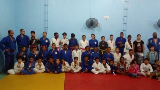 José Roberto lidera projeto social na Chatuba, em Mesquita, na Baixada Fluminense (Foto arquivo pessoal)