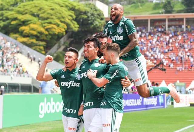 O Palmeiras bateu o Cruzeiro por 3 a 1 na manhã deste domingo e alcançou a primeira colocação do Brasileiro. O zagueiro Gómez e os meia-atacantes Dudu, Hyoran e Lucas Lima foram os destaques do confronto. Veja as notas