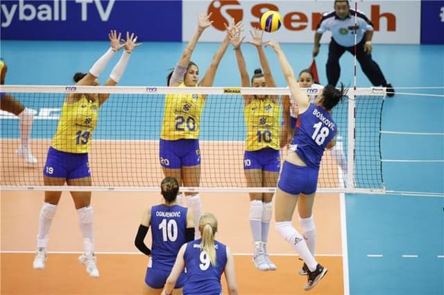 Boskovic no ataque  (Divulgação/FIVB)