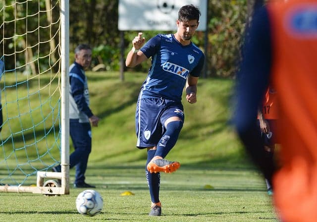 Zagueiro Leandro Almeida pede para o Londrina seguir sonhando com o acesso