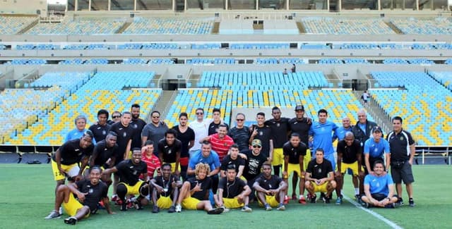 Reconhecimento de gramado no Maracanã do Deportivo Cuenca