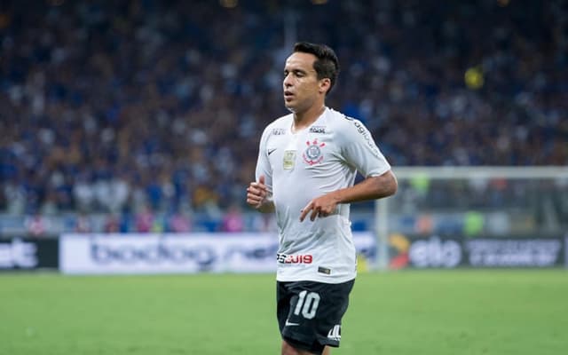 Em campo, o Corinthians fez muito pouco e saiu derrotado do Mineirão. Jadson (foto) e Cássio foram os poucos que se salvaram de uma atuação muito ruim do conjunto alvinegro. Mesmo assim, o camisa 10 não brilhou e o goleiro errou muitas saídas de bola. Pior para Henrique, que viu a bola desviar em seu corpo antes de entrar e para Avelar, que errou na marcação. Araos ainda foi expulso. Confira as notas (por; Ana Canhedo)&nbsp;