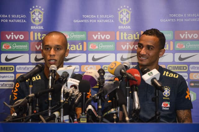 Miranda e Danilo - coletiva seleção brasileira