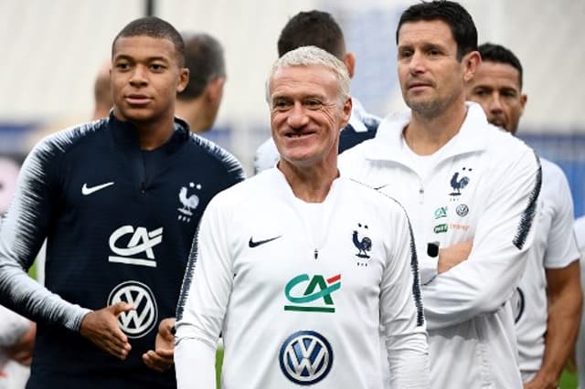 Deschamps e Mbappé - França