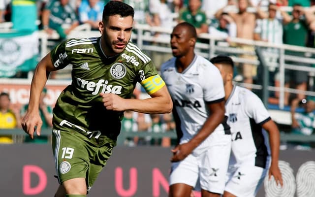 Bruno Henrique liderou a vitória do Palmeiras por 2 a 1 sobre o Ceará no Pacaembu neste domingo, com bela atuações e dois gols marcados.&nbsp;Deyverson ainda foi expulso e quase prejudicou o Verdão. Confira as notas do LANCE! na partida (por Vitor&nbsp;Chicarolli)