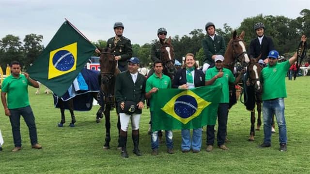 A equipe brasileira de hipismo CCE, que ficou com o bronze no Sul-Americano em Buenos Aires (Crédito: Divulgação)