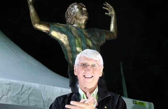 Estátua do Dirceu Krüger no Estádio Couto Pereira