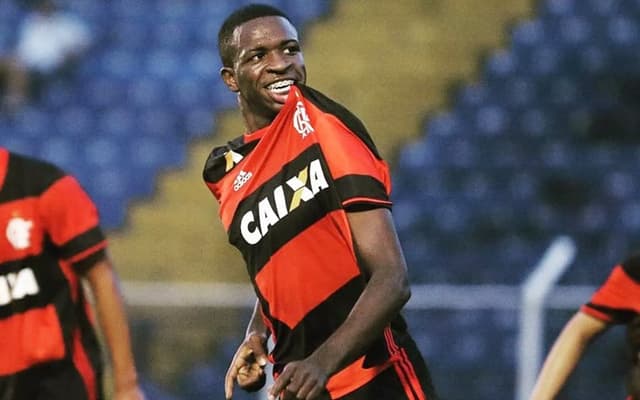 Vinícius Junior aos 16 anos no Flamengo