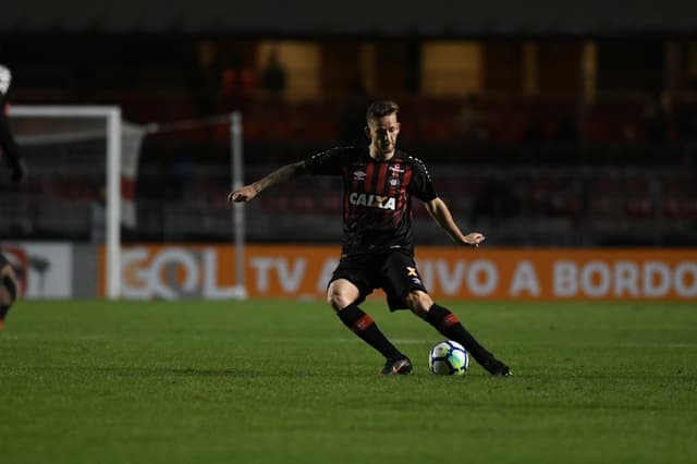 Jogador é titular da defesa atleticana ao lado do Paulo André