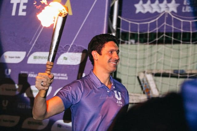 Gustavo Borges durante a cerimônia de abertura da Fase Final dos Jogos Universitários Brasileiros