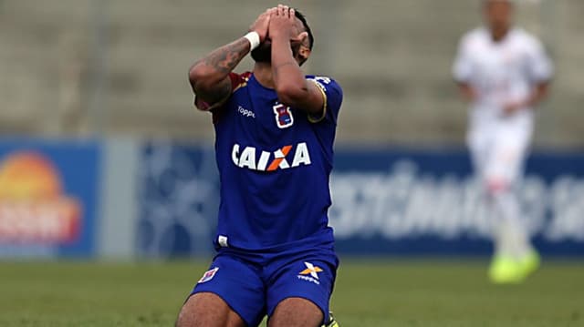 O Paraná Clube foi matematicamente rebaixado após o fim da 32º rodada. Apesar dos 18 pontos conquistados em todo o Brasileirão até aqui, a equipe não corre o risco de ficar marcada como a pior campanha dos pontos corridos com 20 clubes, por já ter um a mais do que o América-RN, que fez 17 pontos em 2007. Confira a lista completa das campanhas dos lanternas!