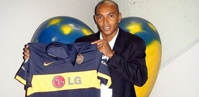 Luiz Alberto (zagueiro, ex-Fluminense) com a camisa do Boca Juniors