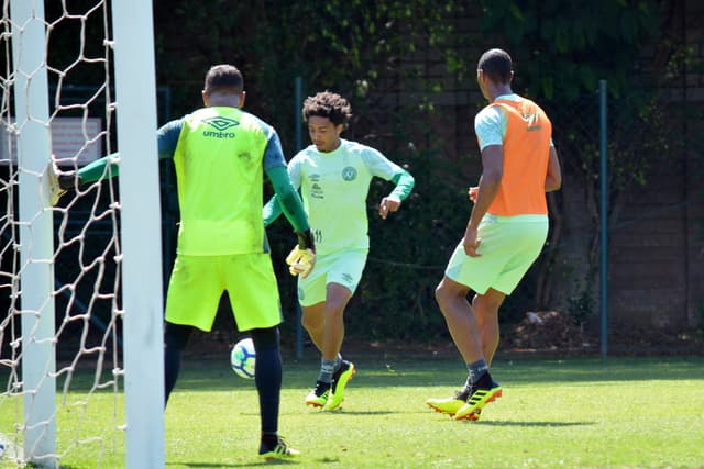 Jogadores da Chapecoense em treino no CT do São Paulo