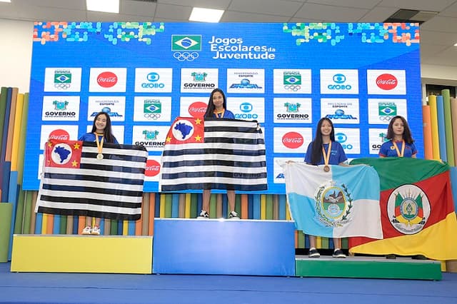 Giulia Takanashi conquista o ouro