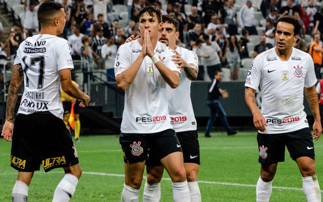 O Corinthians derrotou o Vasco no sufoco, pelo placar mínimo de 1 a 0 na noite deste sábado em sua Arena, e respirou um pouco mais aliviado na luta contra o rebaixamento no Campeonato Brasileiro. O meia&nbsp;Mateus Vital foi o melhor jogador do Timão na partida, com boa movimentação e passes, além de marcar o gol que deu a vitória ao time da casa. Confira as notas do LANCE! (por&nbsp;Vitor Chicarolli)&nbsp;