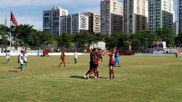 Flamengo bate Portuguesa e avança à final do Carioca Feminino